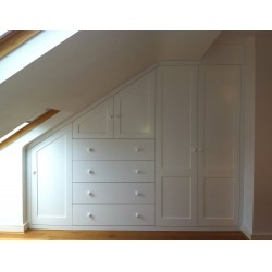 Шкафы под углом  для мансарды 